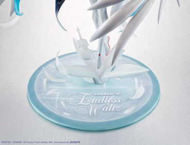 *PRE-ORDER* Mobile Suit Gundam x Hatsune Miku Lucrea PVC Statue Hatsune Miku x Wing Gundam Zero EW 45th Anniversary 27 cm