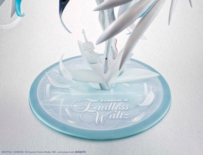 *PRE-ORDER* Mobile Suit Gundam x Hatsune Miku Lucrea PVC Statue Hatsune Miku x Wing Gundam Zero EW 45th Anniversary 27 cm